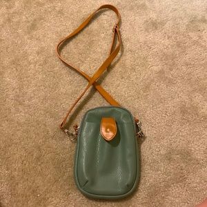 Brand new, never used purse with detachable and adjustable band!